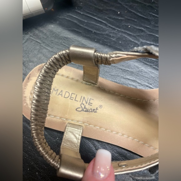 Madeline Stuart Pewter color flat sandles with flowers - Picture 4 of 4